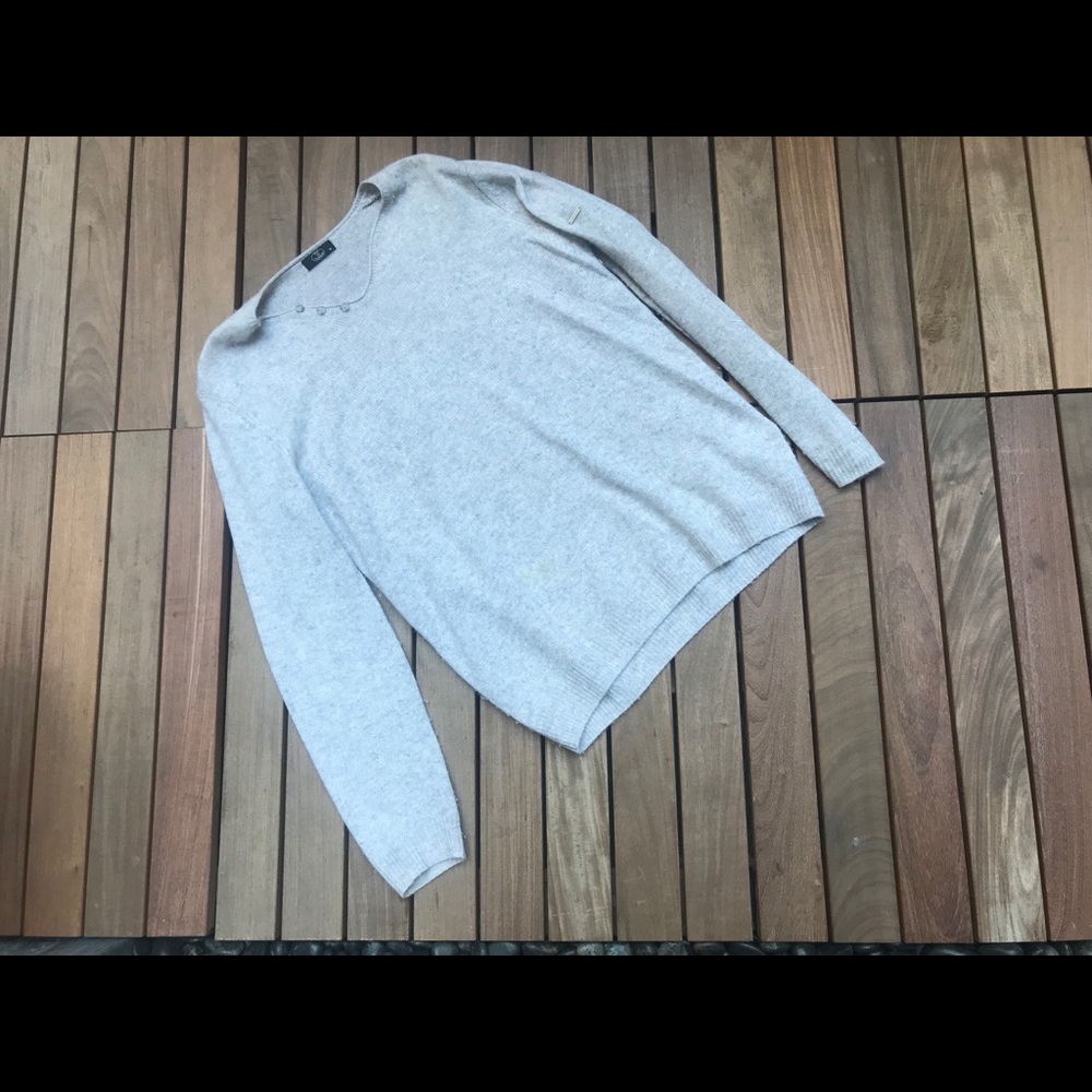 SILK & CASHMERE Light Grey Button Up V-Neck Top